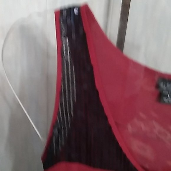Daytrip Dark Red LARGE Tank Open Zipper Black Trim at Shoulders - Picture 2 of 6